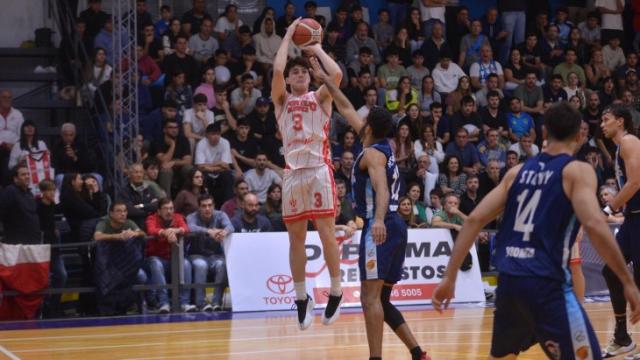Racing se adelant en la serie