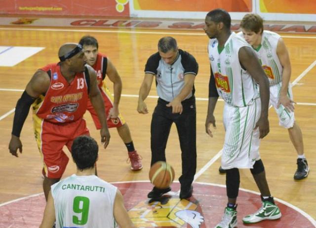 Por documentaci�n Barrio Parque cambia su for�neo